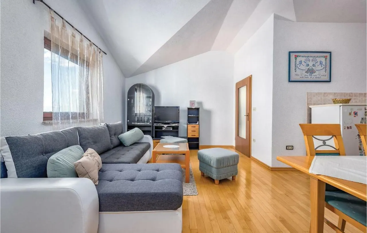 Awesome Apartment In Rovinj With 3 Bedrooms